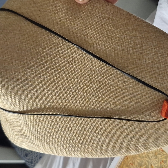 CHUNKY FOSSILIZED CORAL PENDANT ON A LEATHER CHAIN - Picture 9 of 13